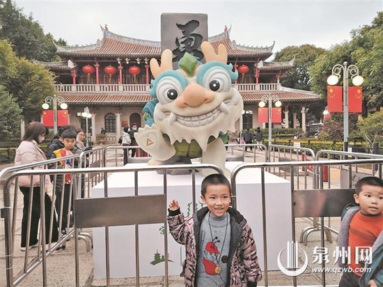 第二条龙来了！“赑屃”驮碑亮相威远楼