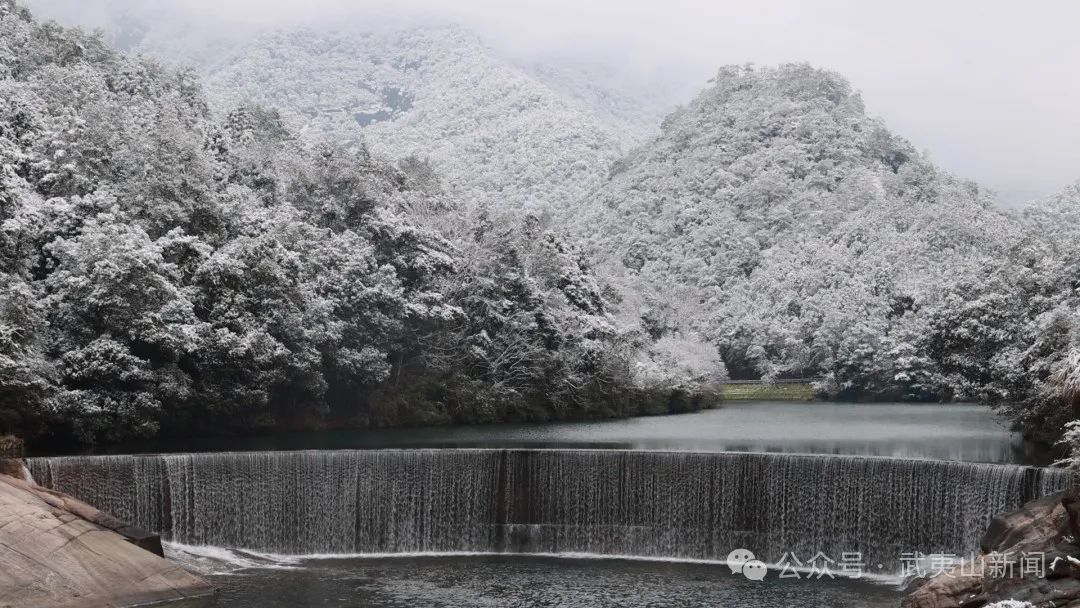 武夷山：银装素裹 市民游客热“雪”沸腾 尽享冰雪世界