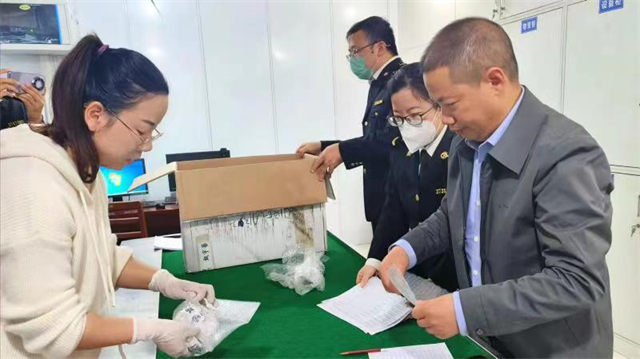 福建省文物局从厦门海关接收移交一批查扣罚没文物