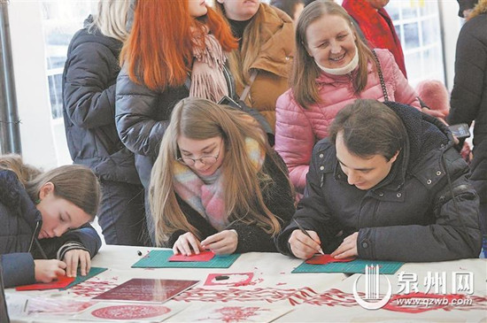 行走的泉州流量 “闽南风情”亮相匈牙利唐人街