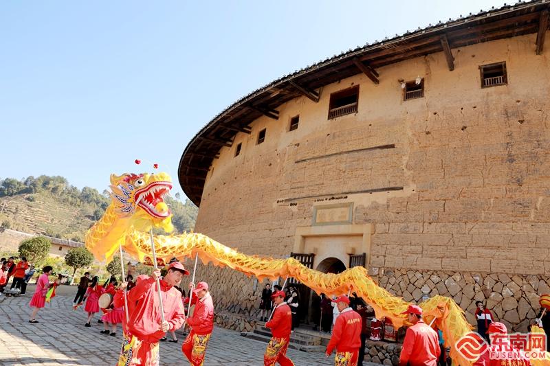 漳州华安：闽南侨乡闹新春 “世遗”土楼三上央视