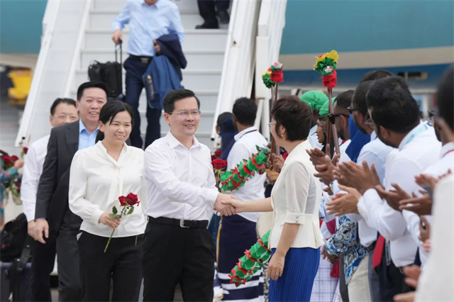 顺利抵达！马尔代夫热情欢迎福建包机首航游客