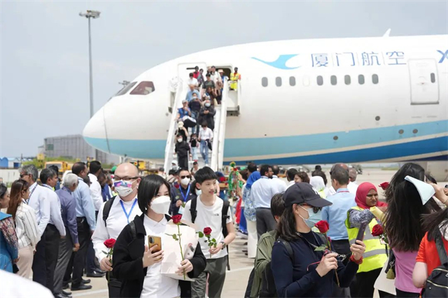 顺利抵达！马尔代夫热情欢迎福建包机首航游客