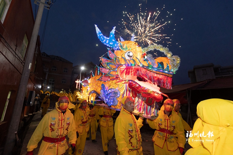 时隔70多年再次亮相 福清200米长板凳龙大巡游