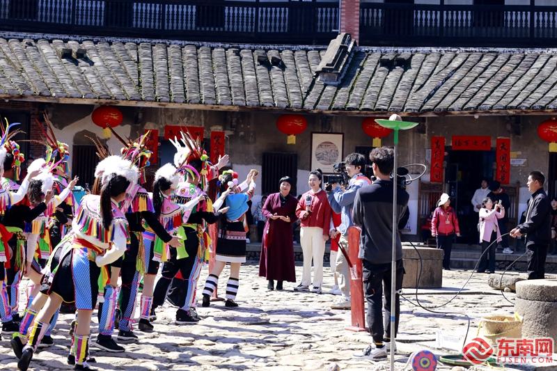 漳州华安：闽南侨乡闹新春 “世遗”土楼三上央视