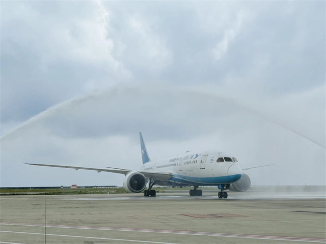 顺利抵达！马尔代夫热情欢迎福建包机首航游客