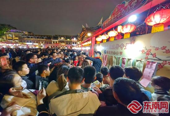 庆元宵节 5000多条灯谜亮相漳州古城