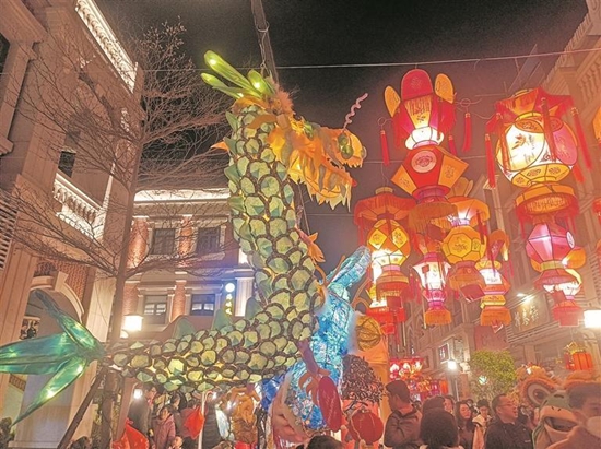 泉州：火树银花元夕夜 彩灯万盏熠霞流