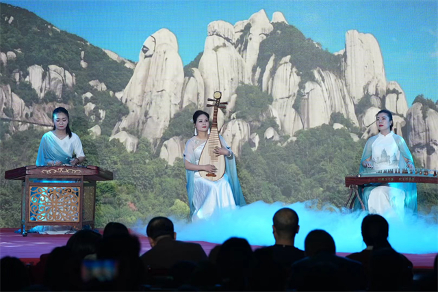 2024年全国春节“村晚”示范展示活动在宁德赤溪村顺利举办