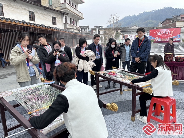 学非遗 品世遗 媒体采风团领略传统文化魅力