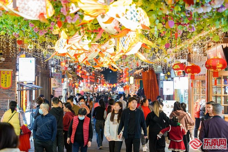 2024年“花灯暖莆阳·龙耀中国年”新春活动亮灯仪式举行