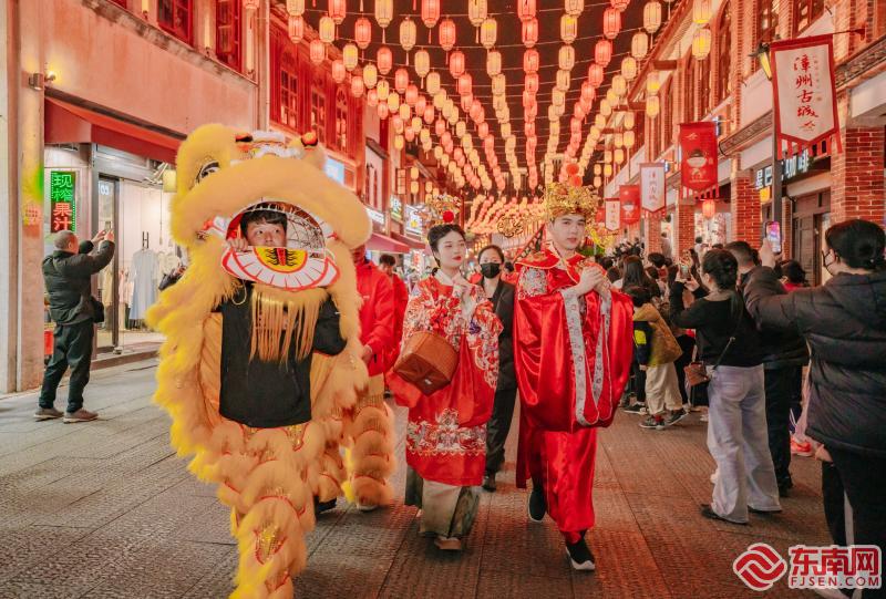 漳州古城上演漳台民俗巡游 尽显闽南“年味”
