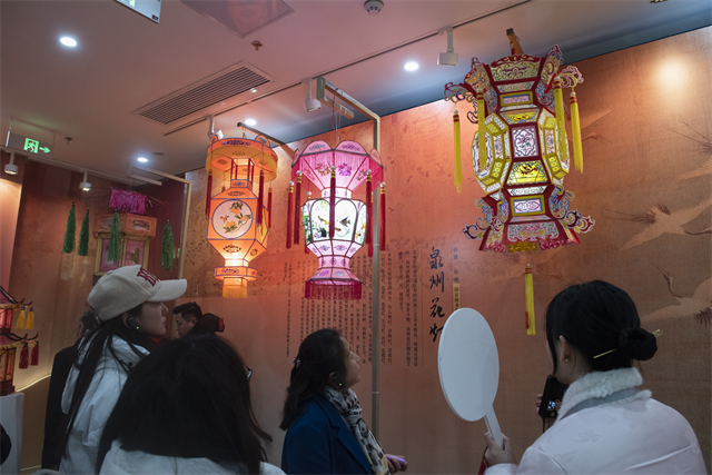 欢欢喜喜过大年！福建花灯“点亮中国灯”