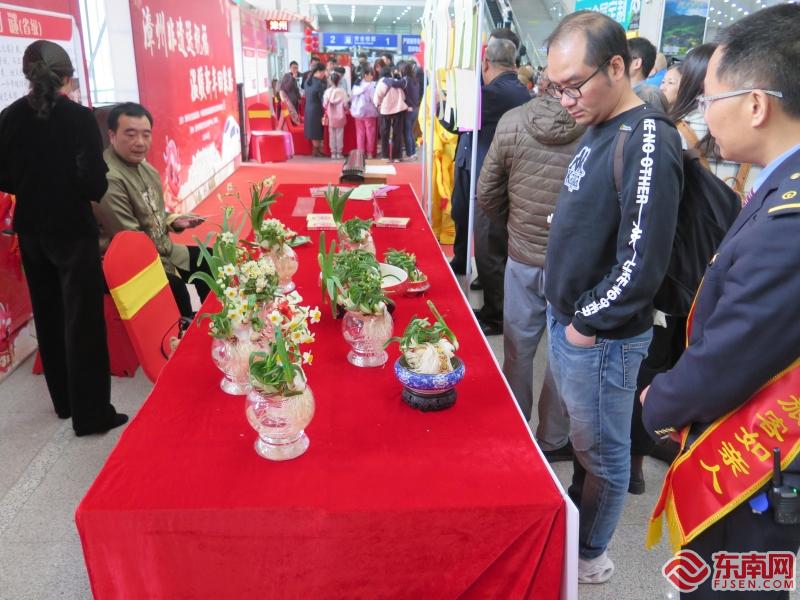 “非遗圩”开进漳州站 温暖新年回家路