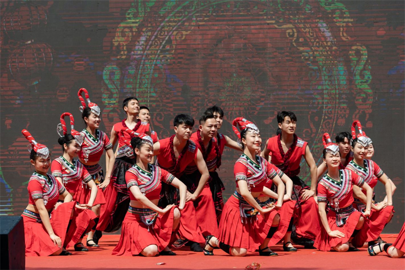 2024年全国“四季村晚”示范展示点穆云畲乡虎头村春季“村晚”活动——第十三届（中国·福安）穆云畲乡桃花节顺利开幕