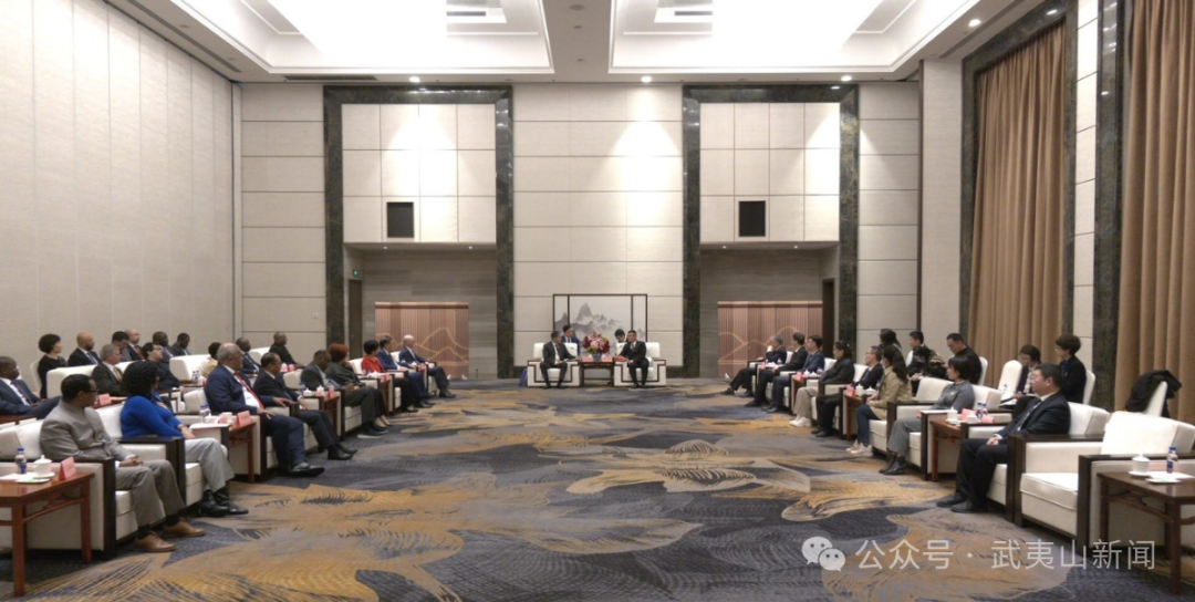 “外交官看中国福建行”活动走进武夷山