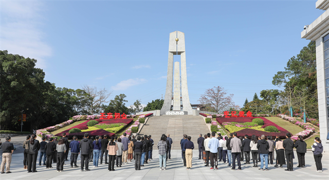 省文旅厅联合省退役军人事务厅、省应急管理厅共同开展“学习先烈 艰苦奋斗”主题党团日暨清明祭英烈活动