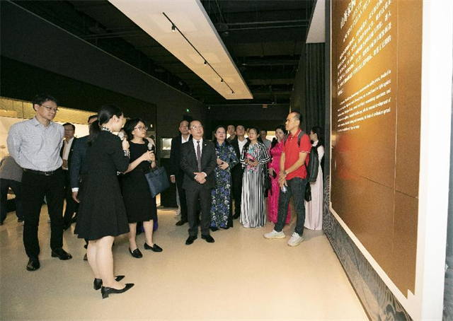 越南胡志明市代表团一行参观福建博物院