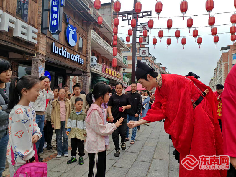 “魁星”文化为引 永春五里古街假期日均客流量超4万