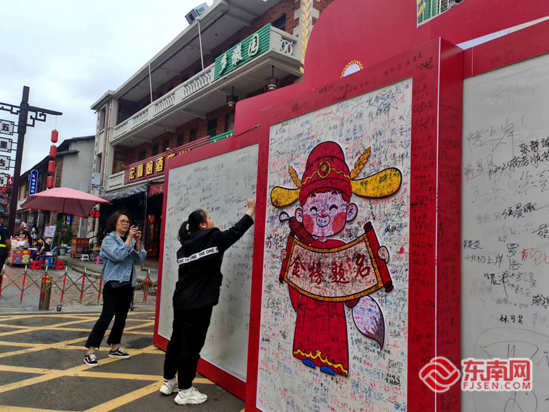 “魁星”文化为引 永春五里古街假期日均客流量超4万