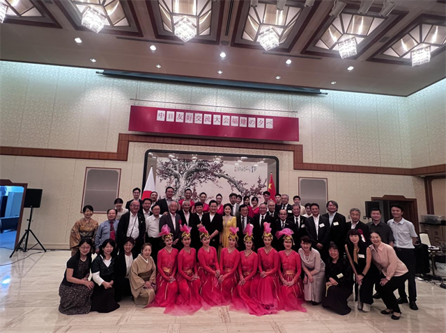 福建省歌舞剧院赴日本参加庆祝中华人民共和国成立75周年“九州中日友好交流大会——福建之夜”演出