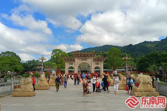 漳州平和三平风景区迎来国庆旅游小高峰