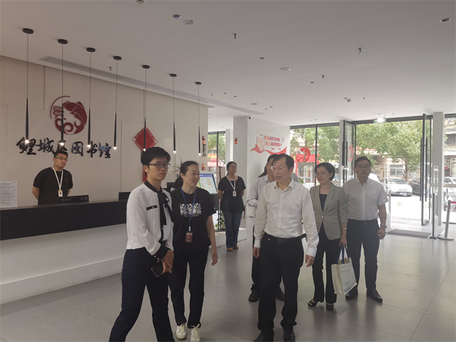 省文旅厅领导调研2024年公共文化场馆错时延时开放为民办实事工作