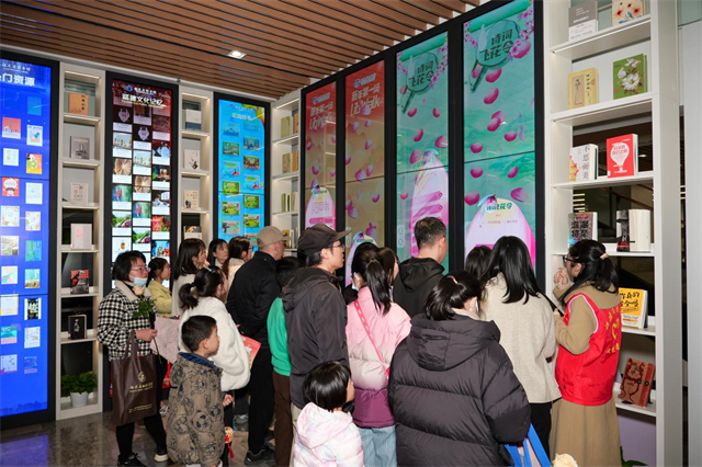 沉浸式体验“福地福茶福味”——福建省图书馆2025年元旦奇妙夜点亮榕城文化灯盏