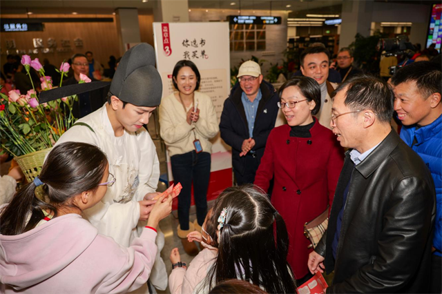 沉浸式体验“福地福茶福味”——福建省图书馆2025年元旦奇妙夜点亮榕城文化灯盏