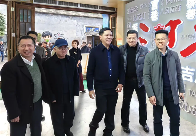 省文旅厅领导调研福州三坊七巷的数字文旅演艺项目