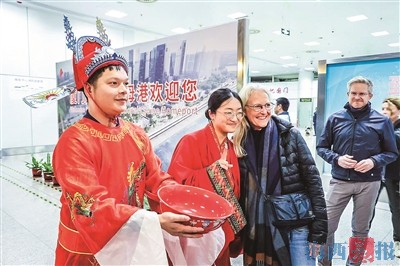 500名欧洲游客乘邮轮来厦 博饼拓“福”玩得不亦乐乎