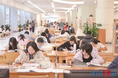 春节图书馆人潮涌动 市图两馆接待读者28.6万余人次