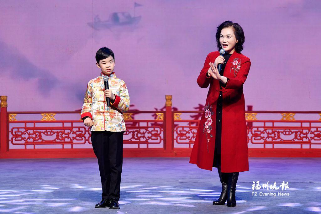 京、越、闽票友演唱会精彩上演 盲童小票友赢得满堂彩