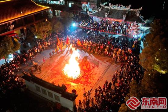 新春走基层丨云霄：民俗“烧柴井” 祈福新年好兆头