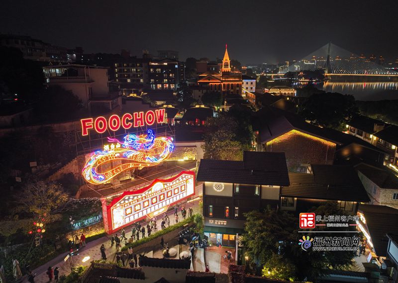 烟台山又“亮”了！大型户外艺术装置点燃新春氛围