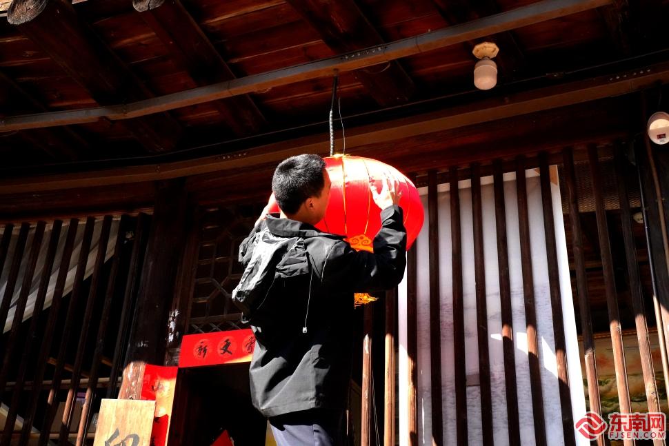 新春走基层丨福建永定：土楼人家张灯结彩迎新年