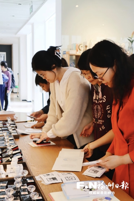 “三条簪”文创作品热卖、戏腔说唱流行……传统文化越“活”越年轻