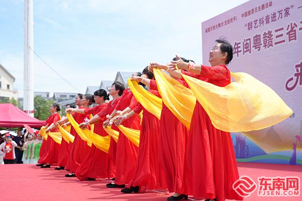 舞出文旅新篇章！闽粤赣三省千人广场舞大赛在龙岩武平举行
