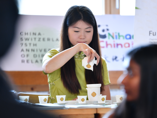 双峰闪耀 跨国品茗：福建茗茶在瑞士参加“你好！中国”“茶和天下”雅集活动