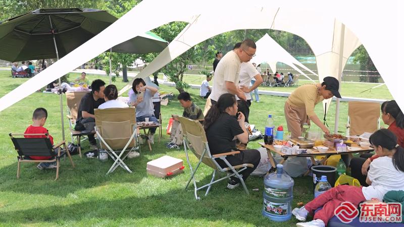 南平建阳：“五一”首日马伏熹云湾人气爆棚