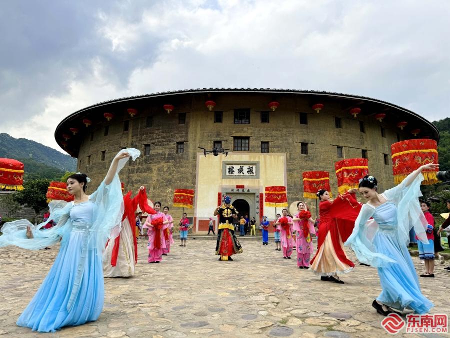 福建永定：世遗土楼迎客来 文旅融合激活力