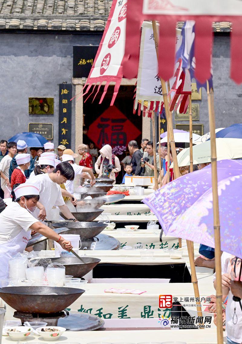 “五一”假期首日 泉州西街人山人海