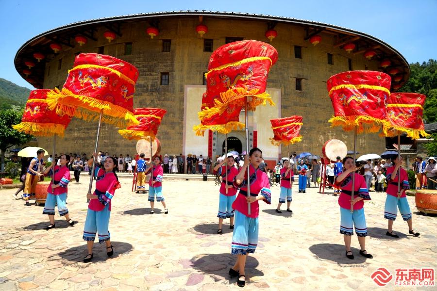 福建永定：世遗土楼迎客来 文旅融合激活力