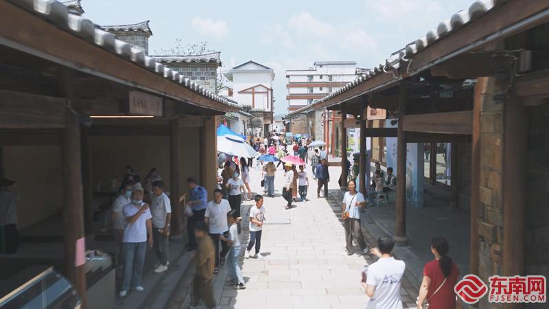 南平建阳：“五一”首日马伏熹云湾人气爆棚