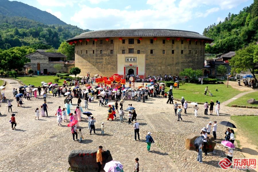 福建永定：世遗土楼迎客来 文旅融合激活力
