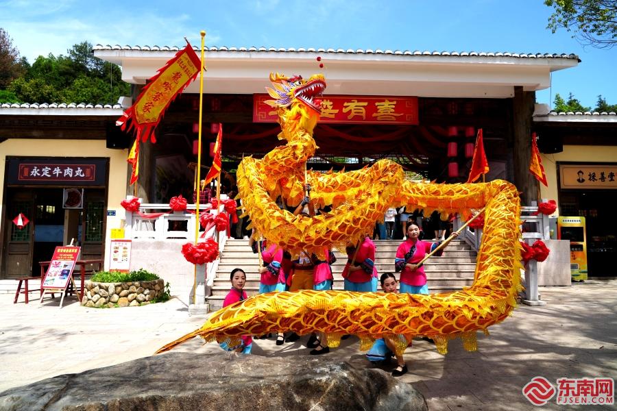 福建永定：世遗土楼迎客来 文旅融合激活力