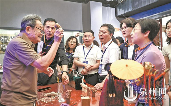嘉宾世遗之城“鉴宝” 盛赞泉州文化遗产保护典范