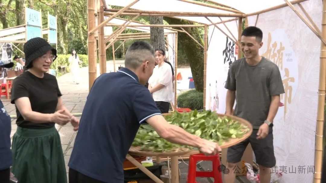 武夷山：非遗集市 游客乐享非遗文化
