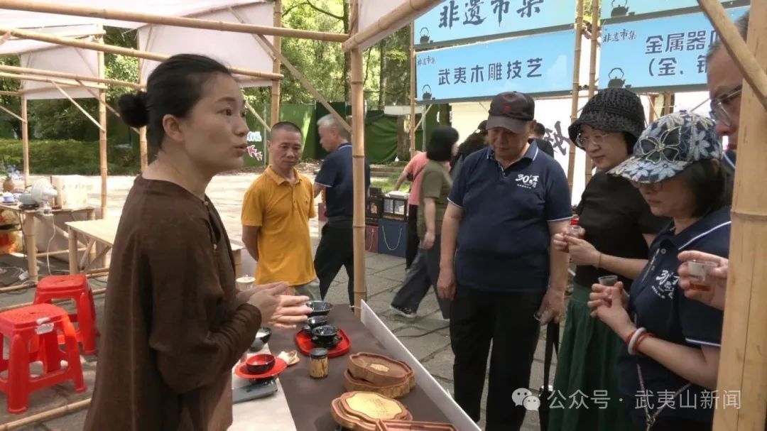 武夷山：非遗集市 游客乐享非遗文化