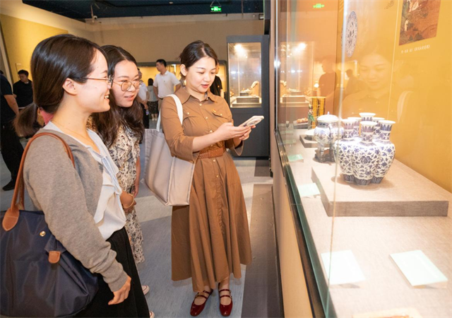“爱廉说——文物话清廉特展”引观展热